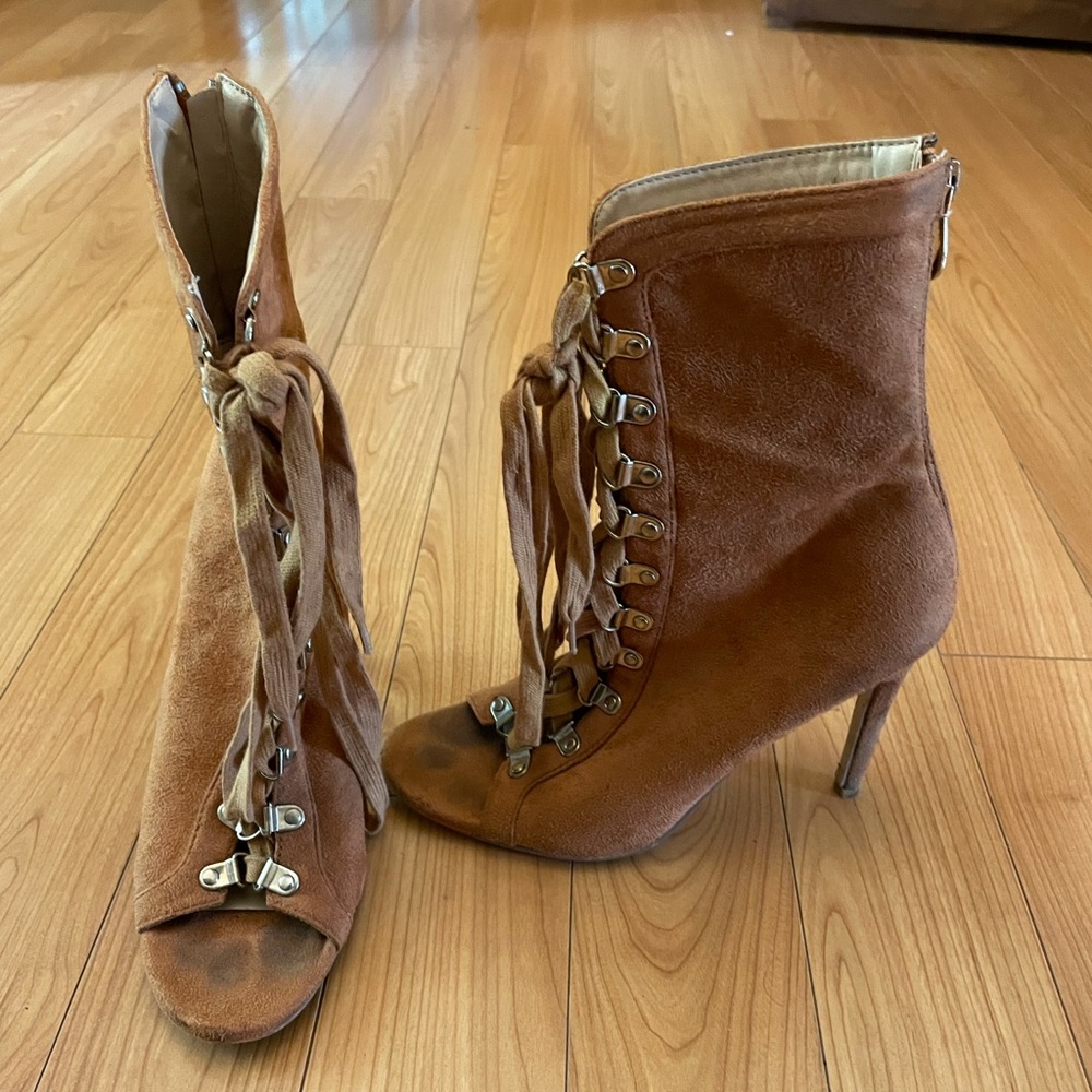 Brown heels size 8! From Fashion Nova! Worn.